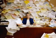 Документы не горят, но тонут в бумаге. Пора это менять