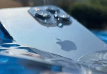 Айфон утонул в воде: что делать и как не угробить его окончательно