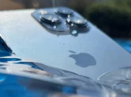 Айфон утонул в воде: что делать и как не угробить его окончательно